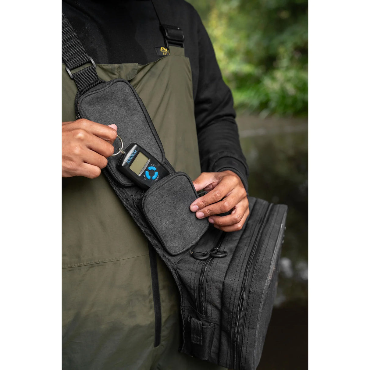 Bolso Zebco Trophy Shoulder Sling 9L 20x30x15