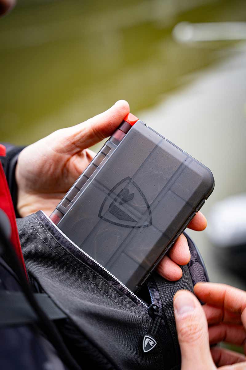 Caja de accesorios Fox Rage Mediana Completa - Tienda Bass